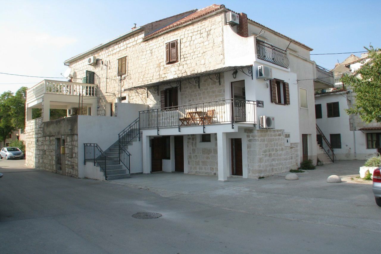Apartment Noa Kaštel Kambelovac Buitenkant foto